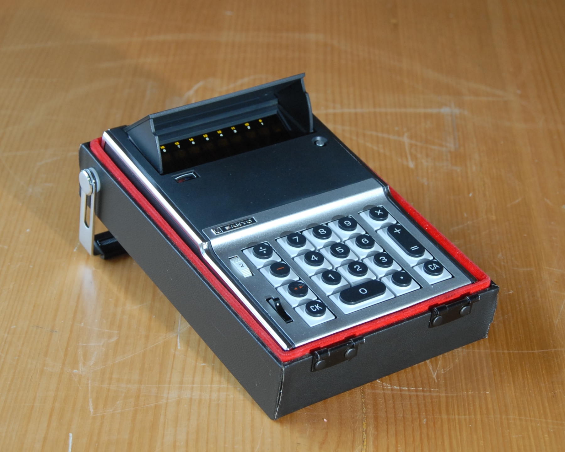 Sanyo ICC-82D Calculator