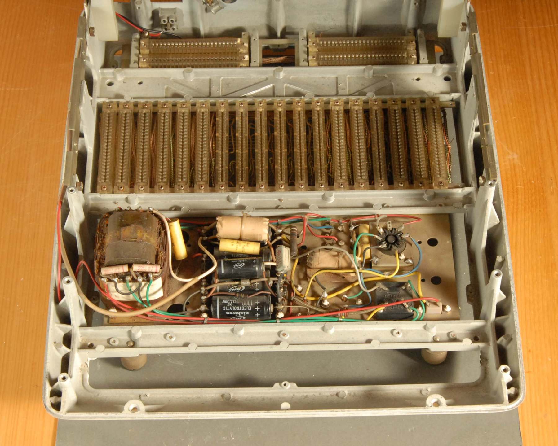 Sharp CS-20A Calculator Construction