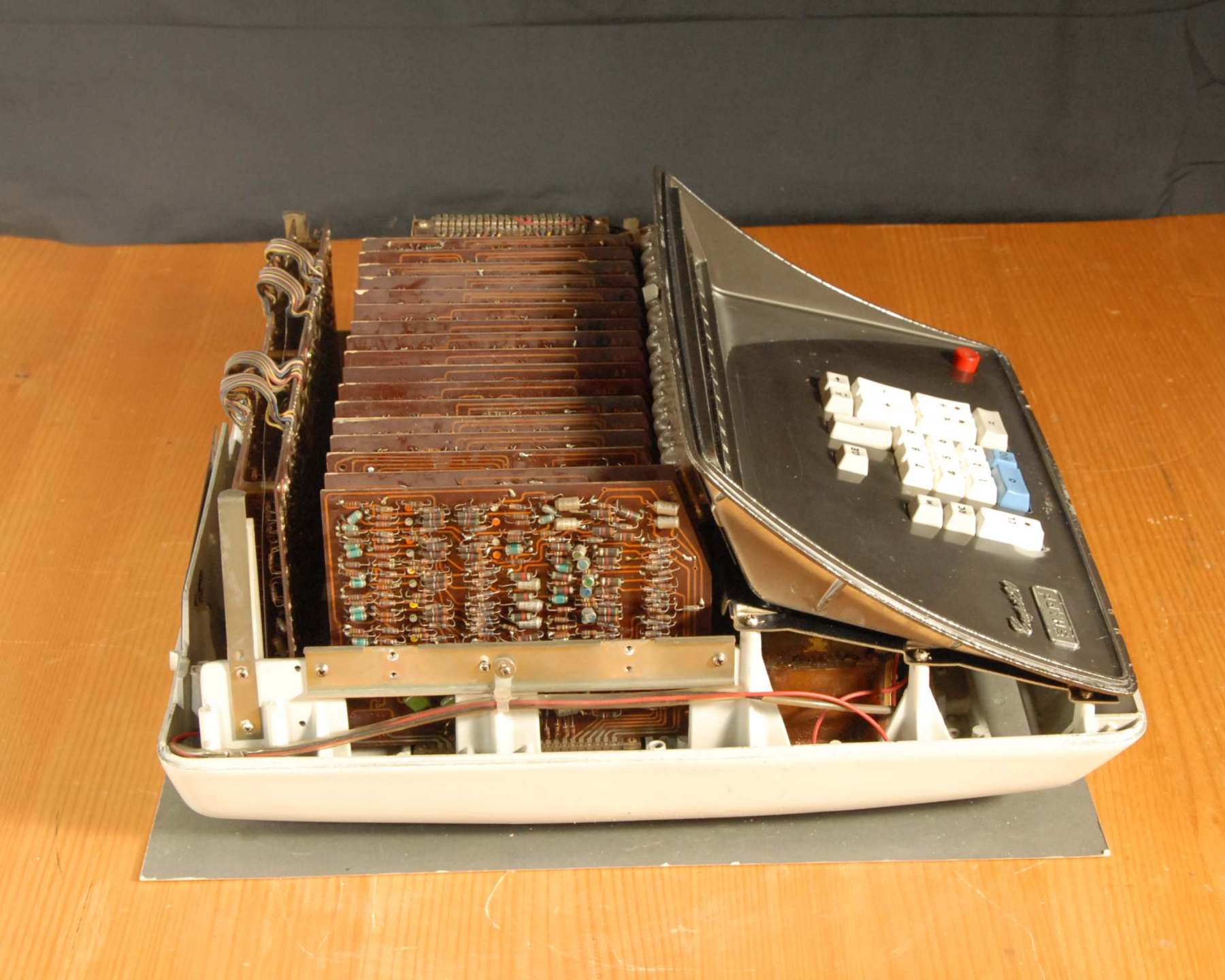 Sharp CS-20A Calculator Construction