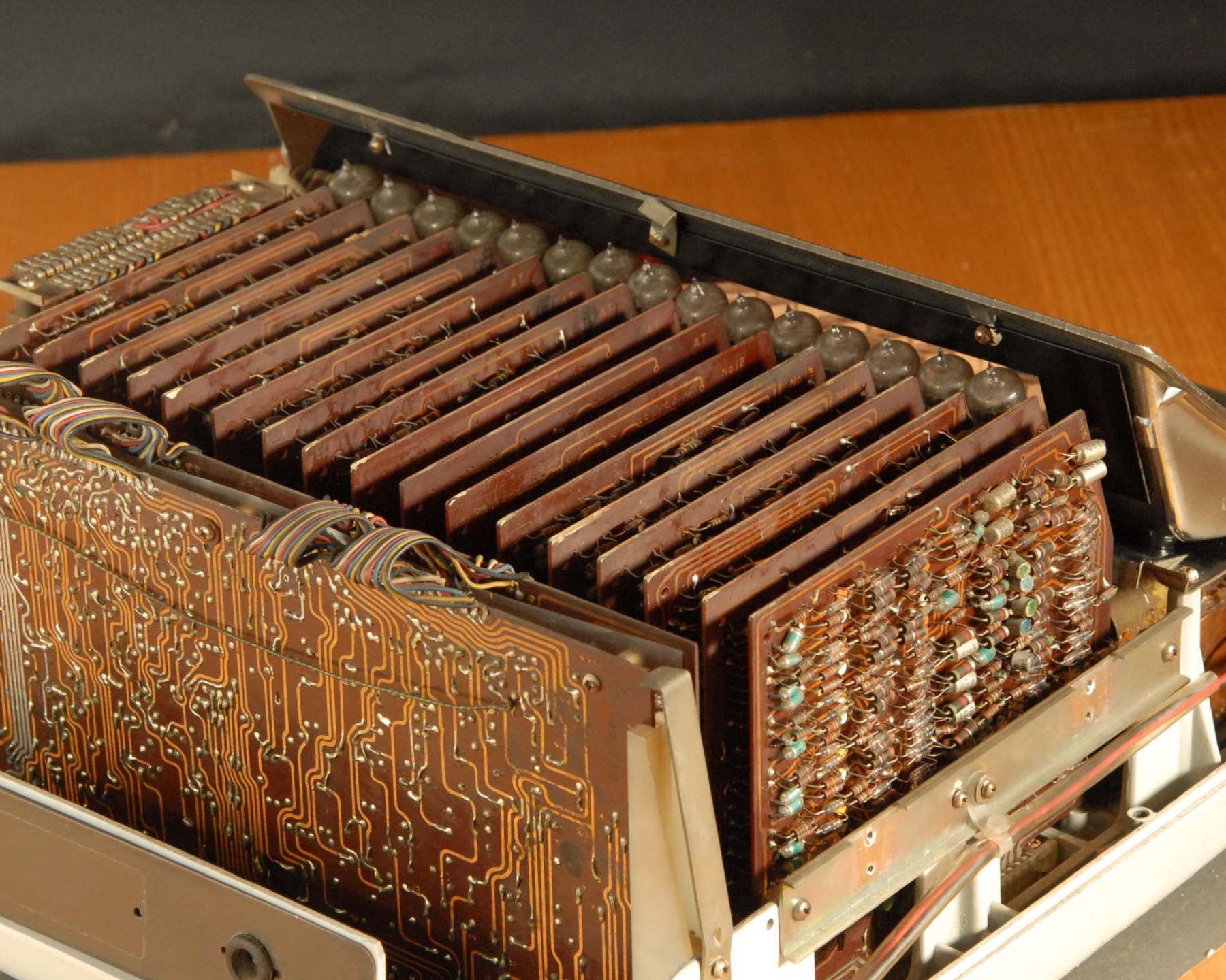 Sharp CS-20A Calculator Construction