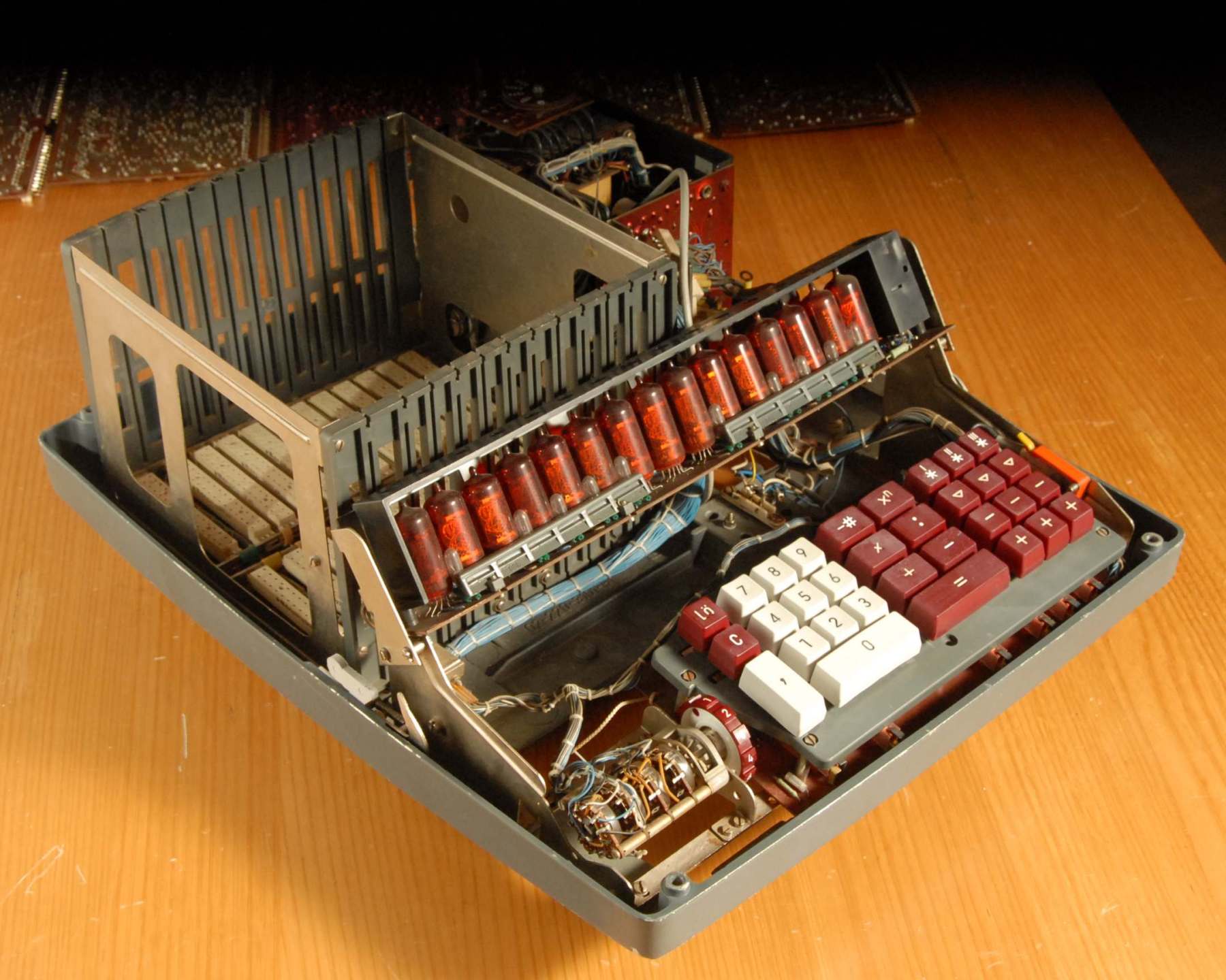Soemtron 220 Calculator Construction
